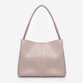 
                             Елегантна сумка від українського бренду  "LucheRino"  виготовлена з високоякісного шкірзамінника та фурнітури в кольорі  - нікель.