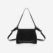 
                             Сумка українського бренду ТМ  "Lucherino" стане хорошим придбанням не на один рік.  Невелика жіноча сумочка виготовлена з високоякісного шкірзамінника та якісної надійної фурнітури в кольорі - нікель. Одне відділення з однією кишенею на застібці.